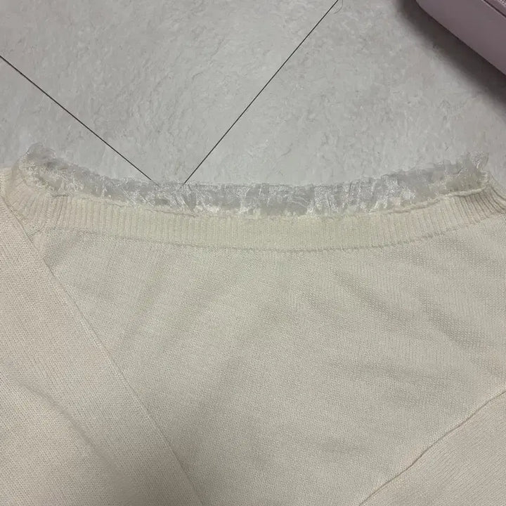 [BUNJANG] Letter From Moon Fay Lace One Shoulder Knit Ivory / 레터프롬문 fay lace 페이 레이스 원숄더니트 아이보리