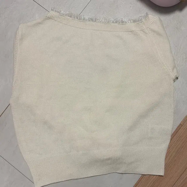 [BUNJANG] Letter From Moon Fay Lace One Shoulder Knit Ivory / 레터프롬문 fay lace 페이 레이스 원숄더니트 아이보리