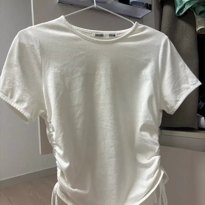 [SOLD OUT] 이거 입으면 귀여운 여자됨 [미쏘] 셔링 반팔티셔츠 S, 화이트