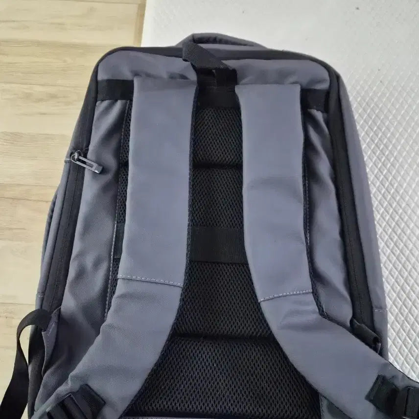 [BUNJANG] Gray Laptop Backpack / 그레이 노트북 백팩(새상품)