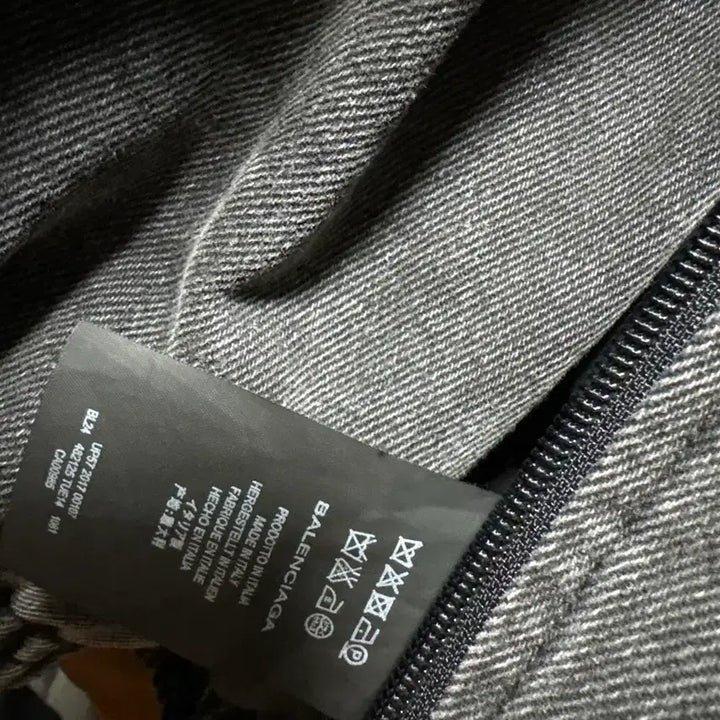 [SOLD OUT] 발렌시아가 블랙 데님 자켓 레드 포인트