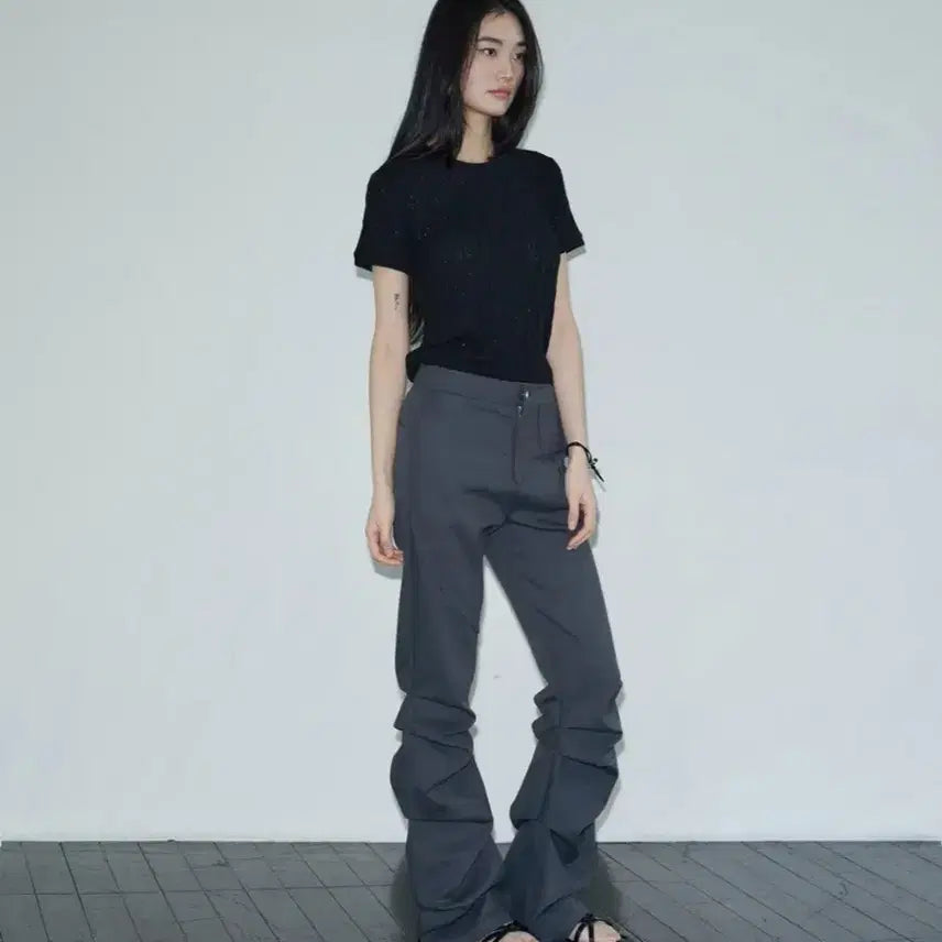 [SOLD OUT] 미사용 새상품 시스에이 이레귤러 코튼 플레어 턱 팬츠 차콜 m사이즈
