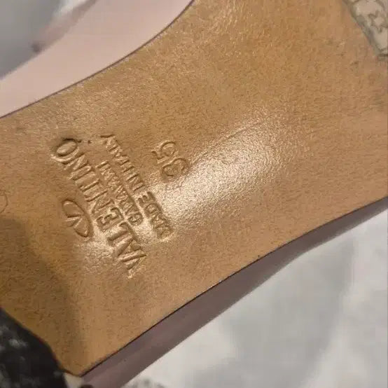 [BUNJANG] Valentino Loafers (Size 35) / 발렌티노 35사이즈   로퍼