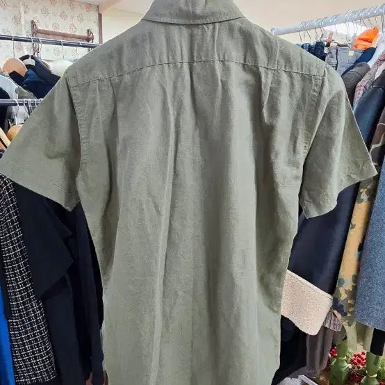 [BUNJANG] S 유니클로 카키 반팔 셔츠 컨디션최상 / S 유니클로 카키 반팔 셔츠 컨디션최상