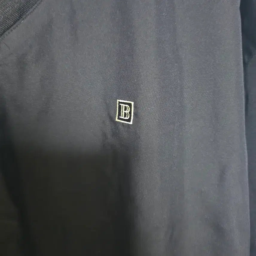[BUNJANG] 발망 네이비 V넥 맨투맨 105 / 발망 네이비 V넥 맨투맨 105