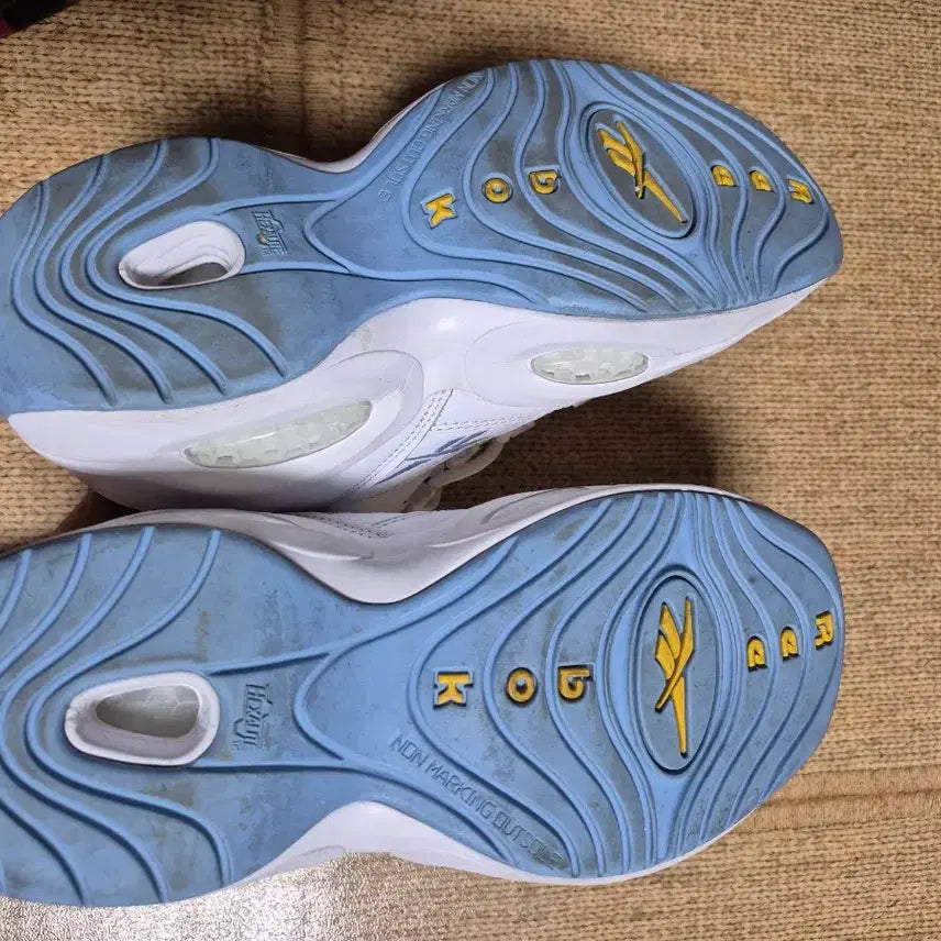 [BUNJANG] Reebok Question Mid White/Blue Basketball Shoes / 리복 퀘스천 미드 흰파 농구화260