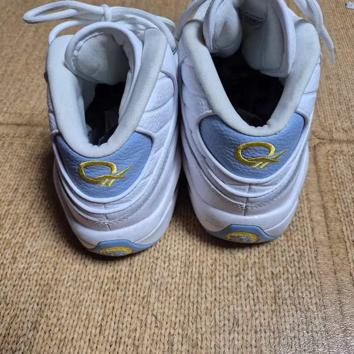 [BUNJANG] Reebok Question Mid White/Blue Basketball Shoes / 리복 퀘스천 미드 흰파 농구화260