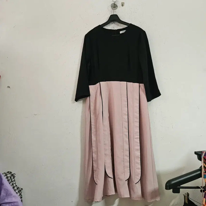 [BUNJANG] Black Pink Pleated Long Dress / 블랙 핑크 배색 플리츠 롱 원피스