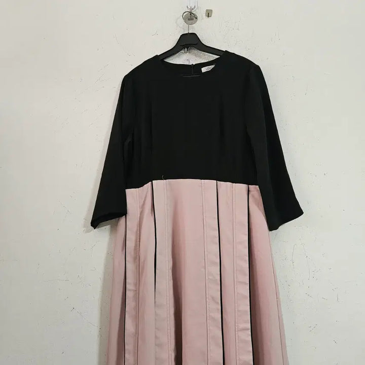 [BUNJANG] Black Pink Pleated Long Dress / 블랙 핑크 배색 플리츠 롱 원피스