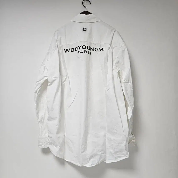 [BUNJANG] WOOYOUNGMI White Cotton Back Logo Shirt / WOOYOUNGMI 화이트코튼 백로고 셔츠 남방
