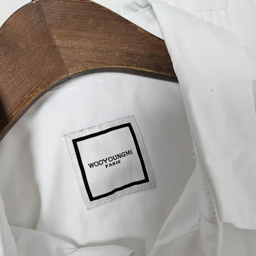[BUNJANG] WOOYOUNGMI White Cotton Back Logo Shirt / WOOYOUNGMI 화이트코튼 백로고 셔츠 남방