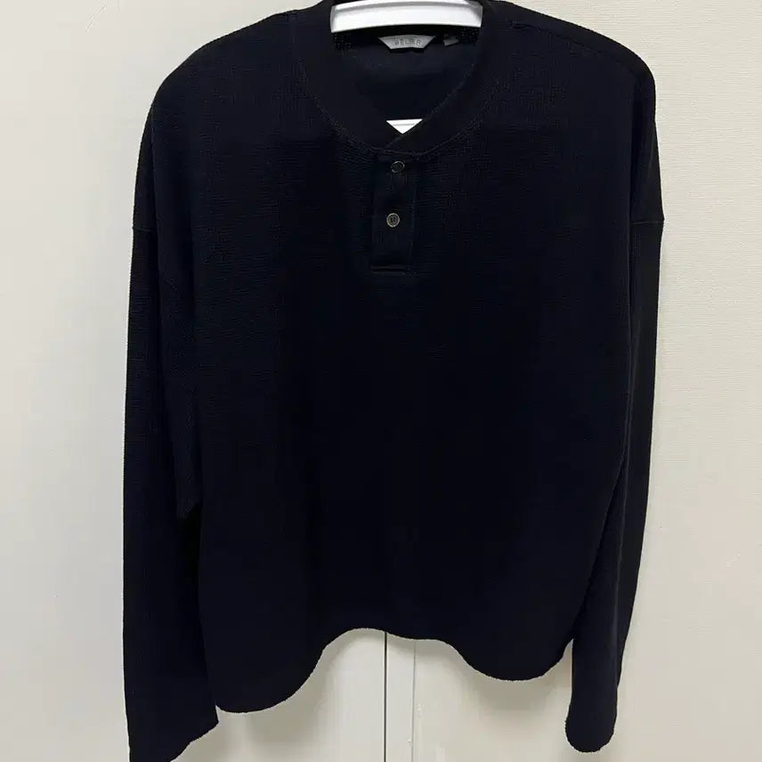 [BUNJANG] Vellie City Grid Crop Henley Neck Long Sleeve - Black / 벨리에 시티 그리드 크롭 헨리넥 롱 슬리브 - 블랙