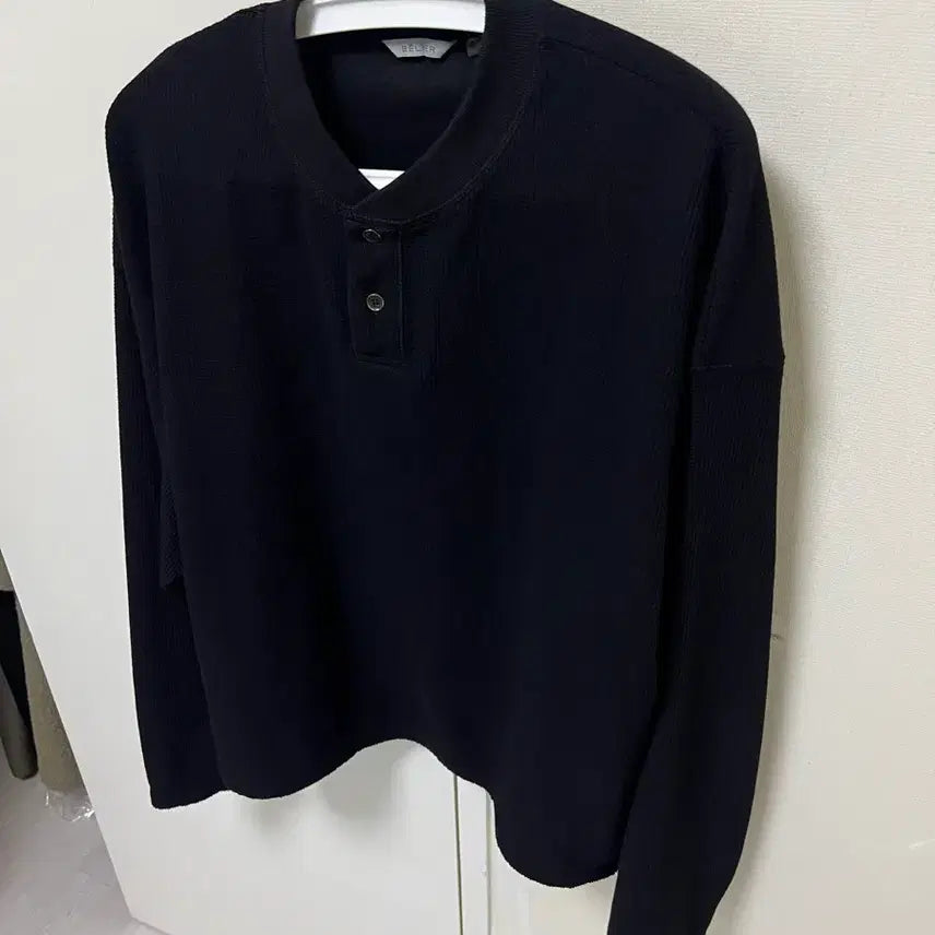 [BUNJANG] Vellie City Grid Crop Henley Neck Long Sleeve - Black / 벨리에 시티 그리드 크롭 헨리넥 롱 슬리브 - 블랙