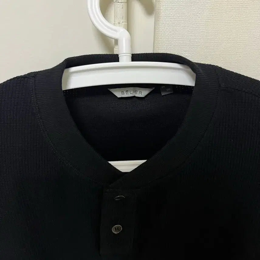 [BUNJANG] Vellie City Grid Crop Henley Neck Long Sleeve - Black / 벨리에 시티 그리드 크롭 헨리넥 롱 슬리브 - 블랙