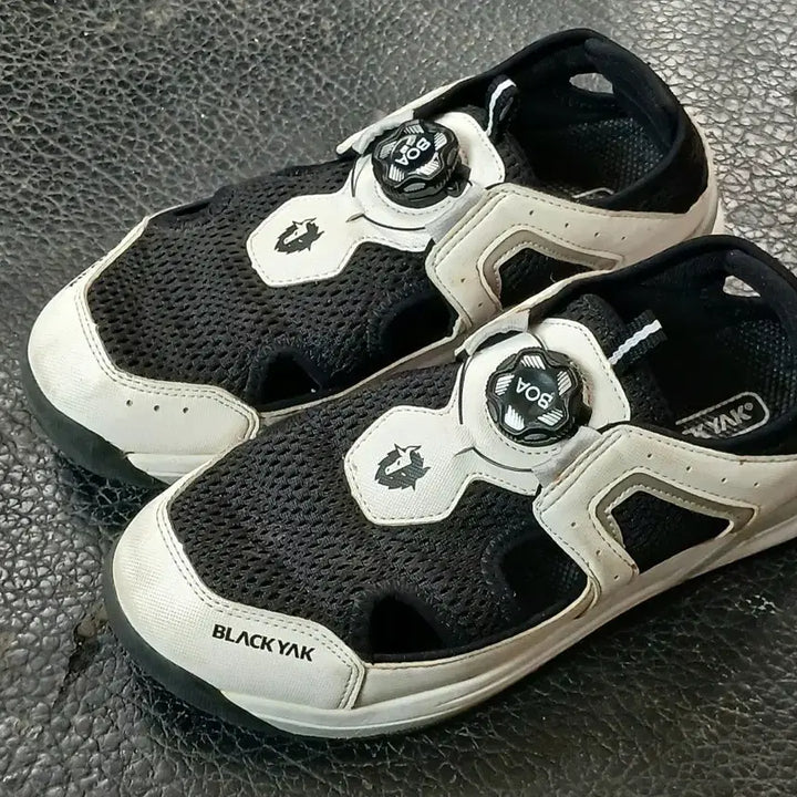 [BUNJANG] Blackyak BOA Dial Sandal / 블랙야크 BOA 샌들 블랙/화이트 240