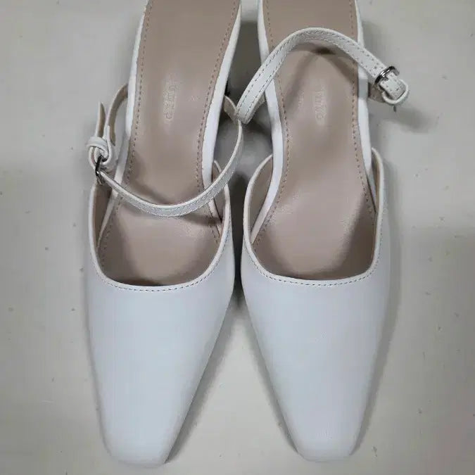 [BUNJANG] The Edit Square Strap Mule White Heels / 더에디트 스퀘어 스트랩 뮬 화이트 힐