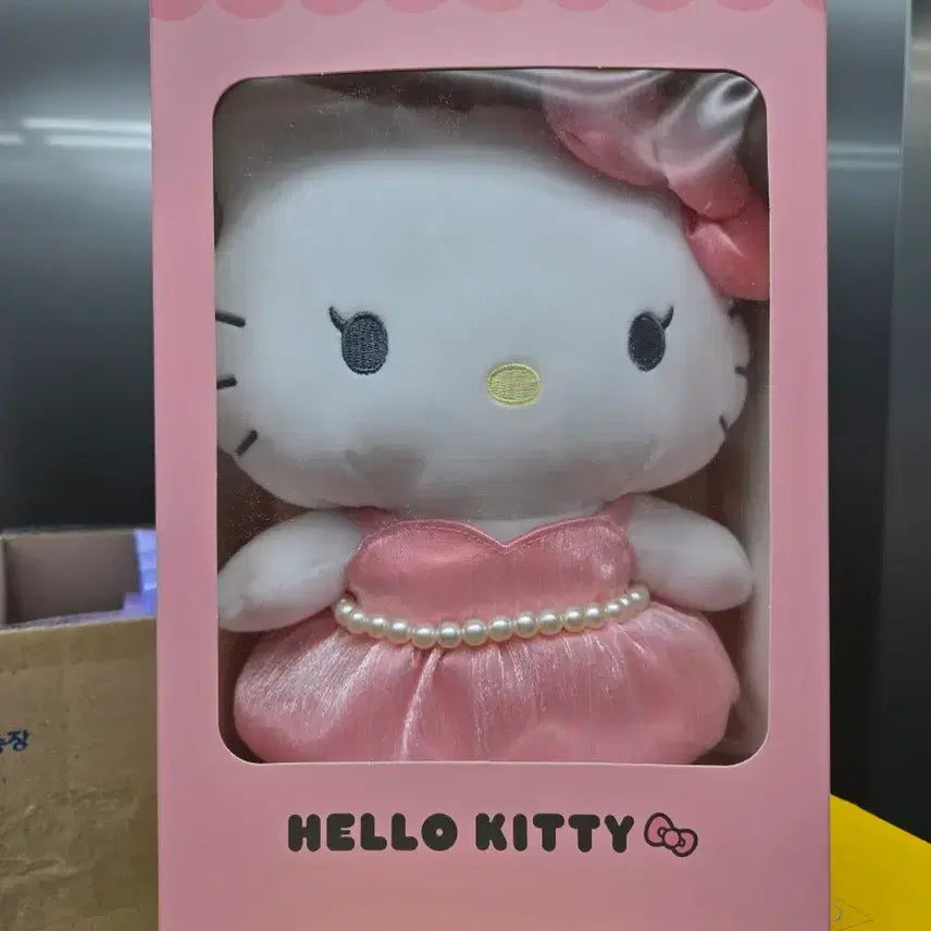 [BUNJANG] Jisoo Hello Kitty 24cm Sealed Plush / 지수 헬로키티 24cm 미개봉