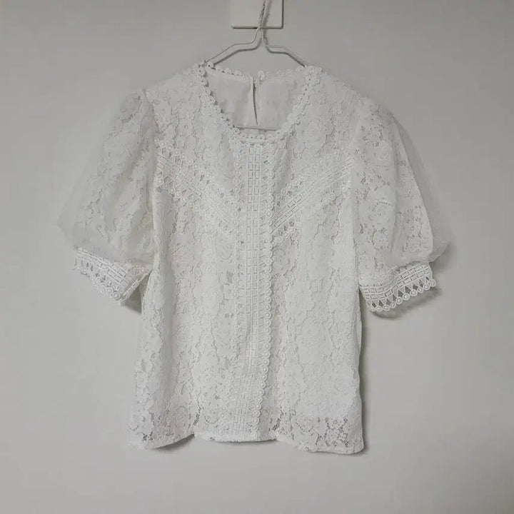 [BUNJANG] Embroidered Lace Blouse / 자수 레이스 블라우스 F
