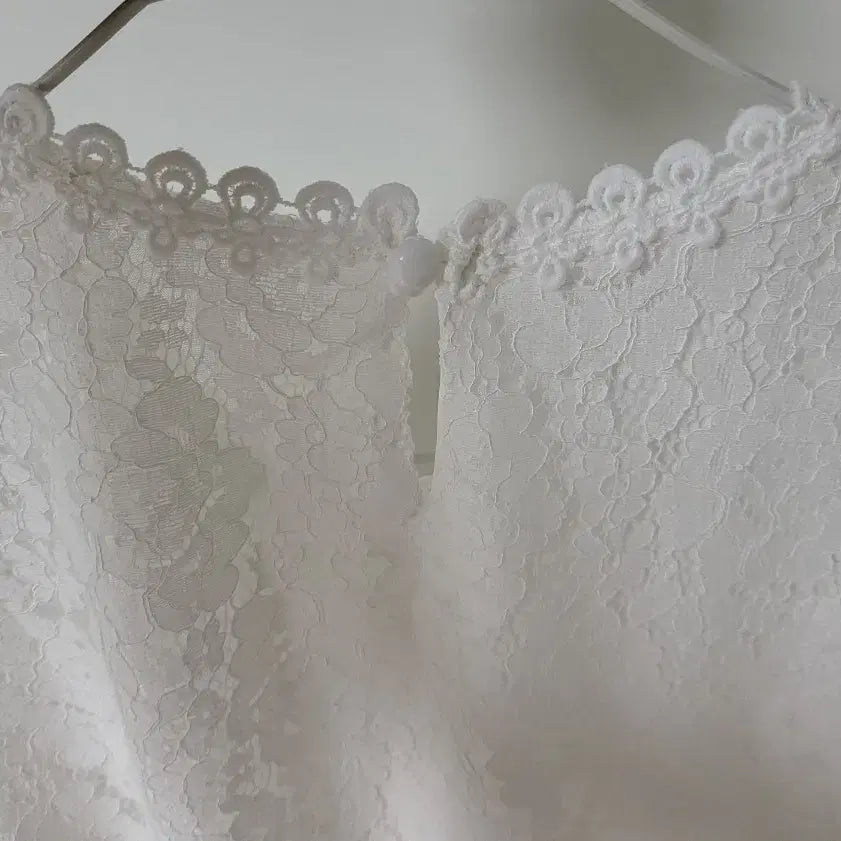 [BUNJANG] Embroidered Lace Blouse / 자수 레이스 블라우스 F