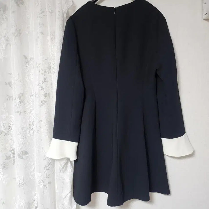 [BUNJANG] LINE Black and White Long Sleeve Dress / LINE 블랙 앤 화이트 긴팔 원피스