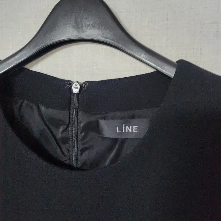 [BUNJANG] LINE Black and White Long Sleeve Dress / LINE 블랙 앤 화이트 긴팔 원피스
