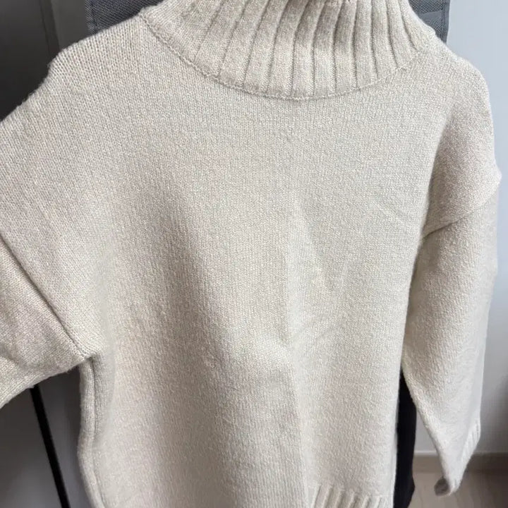 [BUNJANG] Ivory Mock Neck Knit Sweater / 아이보리 목카라 니트