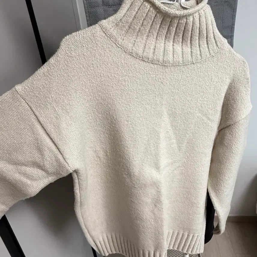 [BUNJANG] Ivory Mock Neck Knit Sweater / 아이보리 목카라 니트