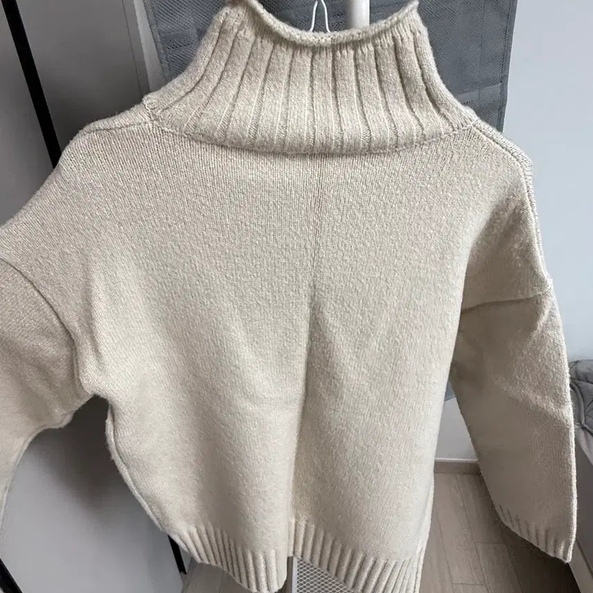 [BUNJANG] Ivory Mock Neck Knit Sweater / 아이보리 목카라 니트