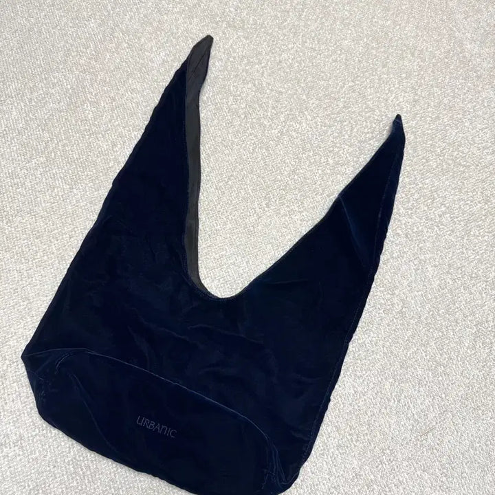 [BUNJANG] Urbanic 30 Evening Note Bag Velvet Navy / 얼바닉30 이브닝 노트백 벨벳 네이비컬러