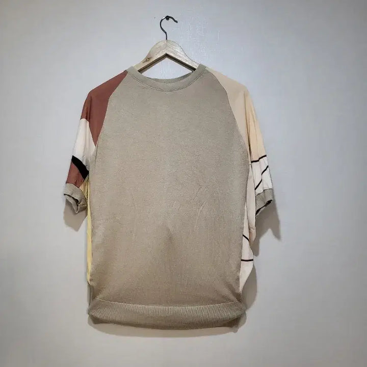 [BUNJANG] Laurel Knit Short Sleeve T-Shirt - Beige with Multi-Color Pattern / 라우렐 베이지색 바탕에 다양한 색상의 패턴이 배색된 니트 반팔 티셔츠
