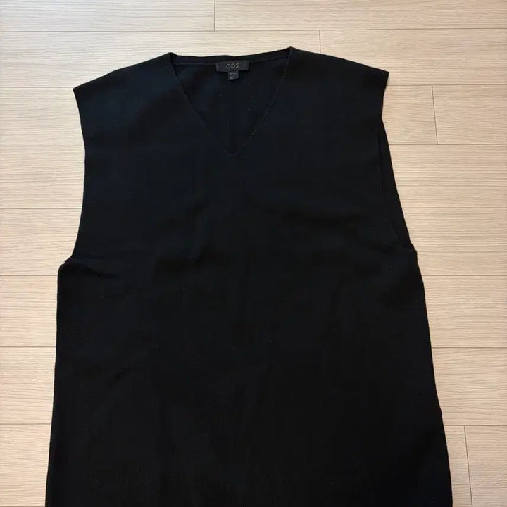 [BUNJANG] Cos Wool Clean Cut V-Neck Vest / 코스 울 클린컷 브이넥 베스트