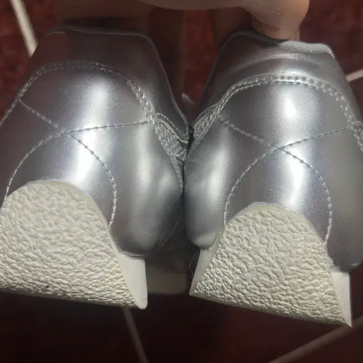 [BUNJANG] Yase Spider Leather Sneakers Silver / 야세 스파이더 실버 260