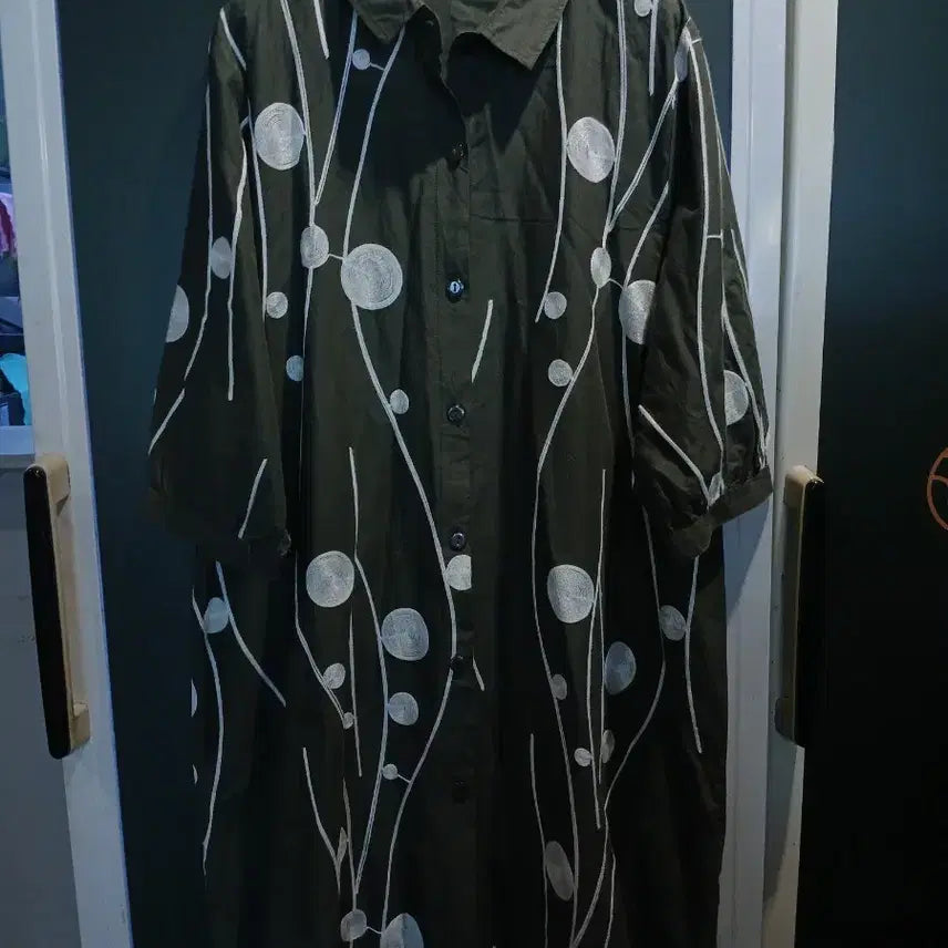 [BUNJANG] Voie Lactee Embroidered Cotton Long Shirt / 브아라끄떼 자수장식 면롱셔츠