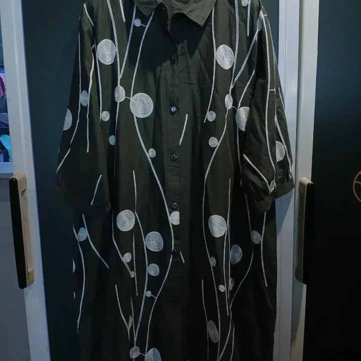 [BUNJANG] Voie Lactee Embroidered Cotton Long Shirt / 브아라끄떼 자수장식 면롱셔츠