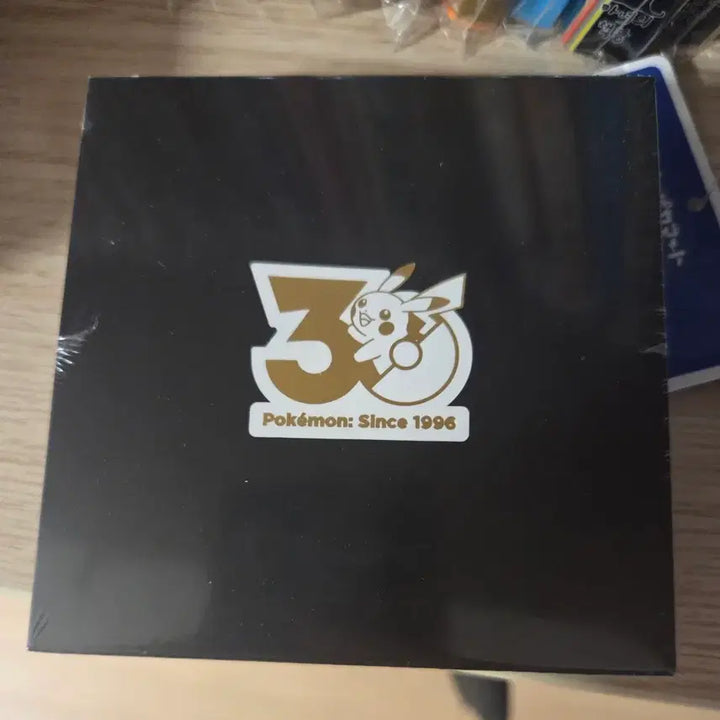 [SOLD OUT] 포켓몬 스토어 30주년 뱃지 4월 / 미개봉