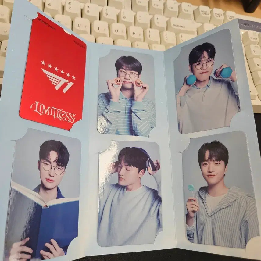 [SOLD OUT] T1 우리카드 한정판 포토카드 + 소장용카드(레드) 세트