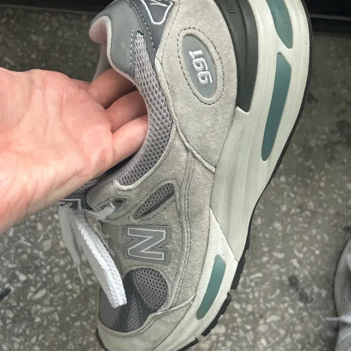 [BUNJANG] New Balance 991 Sneakers / 뉴발란스 991