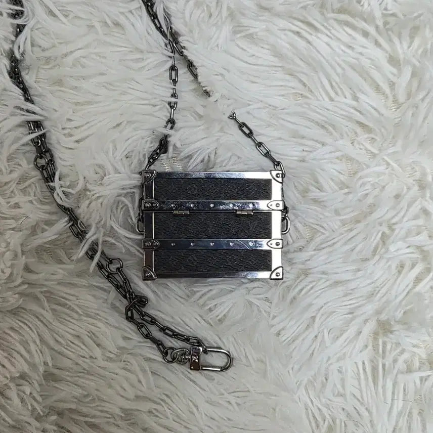 [BUNJANG] Louis Vuitton Monogram Eclipse Airpods Case / [OS] 루이비통 모노그램 이클립스 에어팟 케이스
