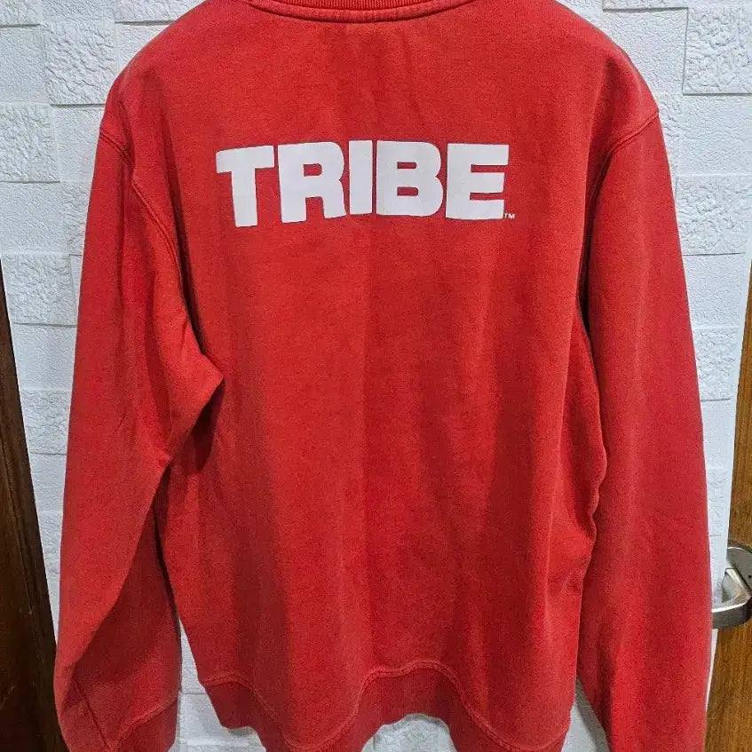 [BUNJANG] New Era TRIBE C Logo Sweatshirt / 뉴에라 레드 C 로고 TRIBE 맨투맨 티셔츠