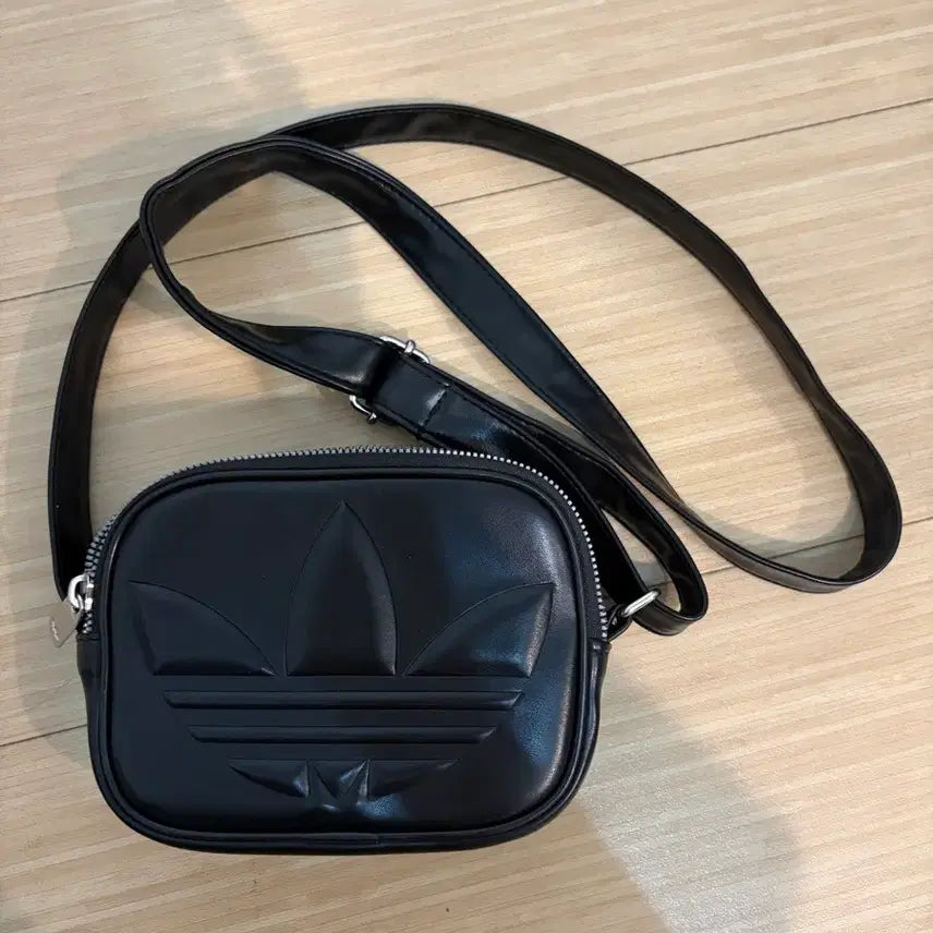 [BUNJANG] Adidas Mini Shoulder Bag / 아디다스 미니 숄더백