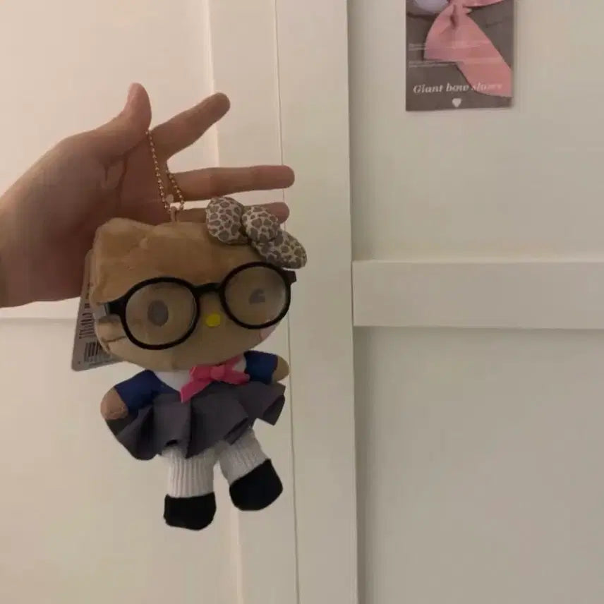[BUNJANG] Hello Kitty Tanning Student Keyring / 안경쓴 태닝 헬로키티 학생 키링