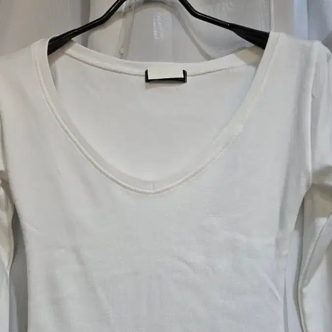 [BUNJANG] V-Neck White Long Sleeve Top / 허리라인 브이넥 화이트 긴팔