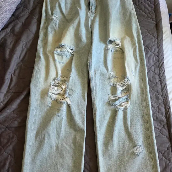 [BUNJANG] Errors Accepted Distressed Light Blue M Jeans / 에러스익셉티드 디스트레스드 라이트블루 M