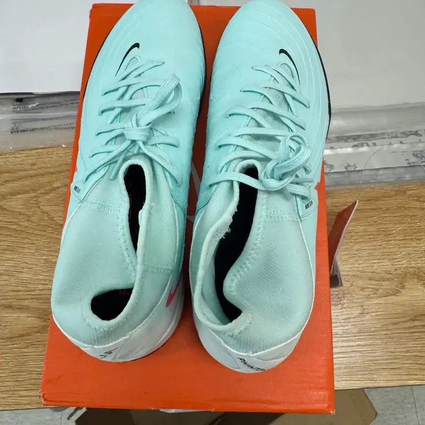 [SOLD OUT] 나이키 팬텀 루나2 아카데미 TF 민트 풋살화 275