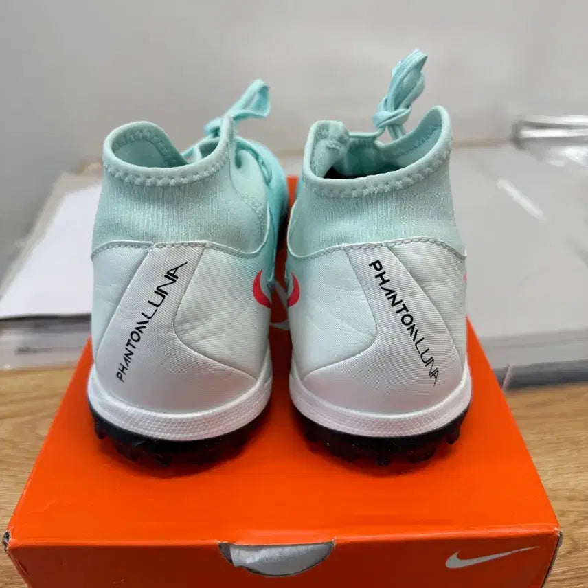 [SOLD OUT] 나이키 팬텀 루나2 아카데미 TF 민트 풋살화 275