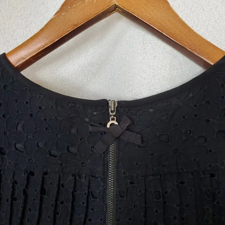 [BUNJANG] Renibon Eyelet Blouse 55 / 레니본 아일렛 블라우스 55