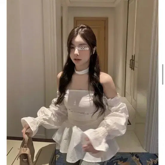[BUNJANG] Ably Choker White Off-Shoulder Blouse / 에이블리) 초커 스모크 화이트 오프숄더 블라우스