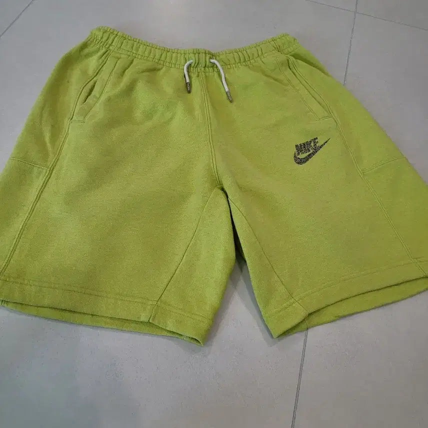 [BUNJANG] Nike Revival Fleece Shorts - Atomic Green / [M] 나이키 리바이벌 플리스 쇼츠   아토믹 그린   감각적인 컬러