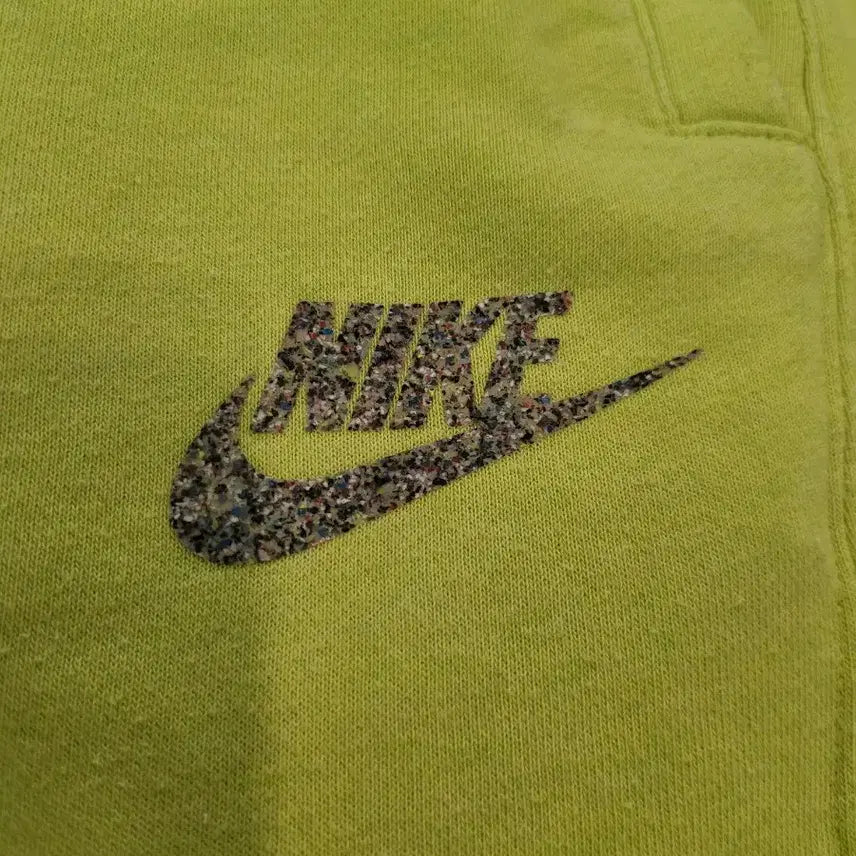[BUNJANG] Nike Revival Fleece Shorts - Atomic Green / [M] 나이키 리바이벌 플리스 쇼츠   아토믹 그린   감각적인 컬러