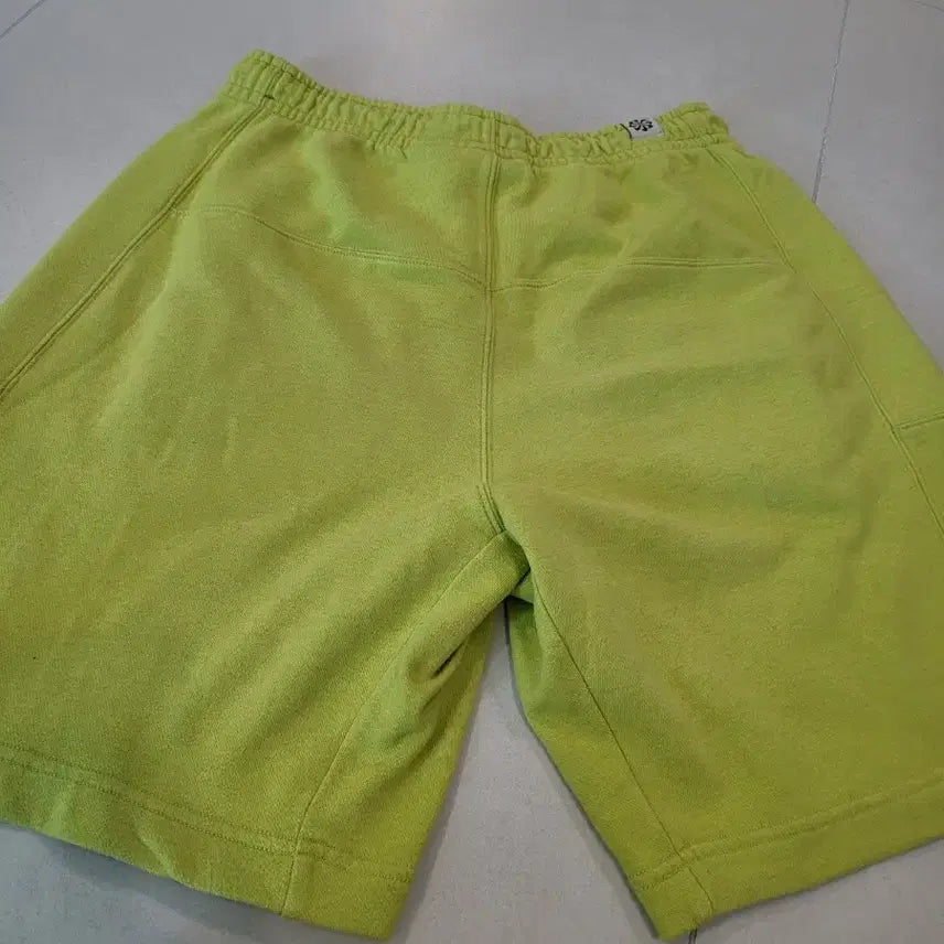 [BUNJANG] Nike Revival Fleece Shorts - Atomic Green / [M] 나이키 리바이벌 플리스 쇼츠   아토믹 그린   감각적인 컬러